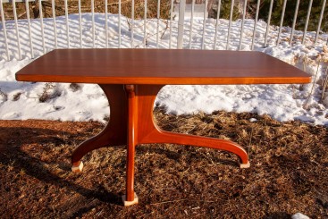 Кухонный стол в стиле Sam Maloof