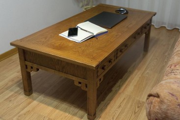 Журнальный столик с тремя ящиками в стиле Greene &amp; Greene