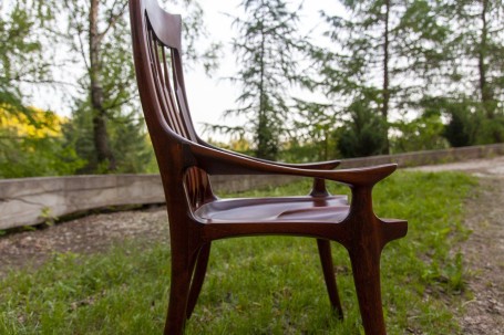 Стул в стиле Сэма Малуфа с подлокотниками