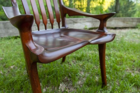 Стул в стиле Сэма Малуфа с подлокотниками