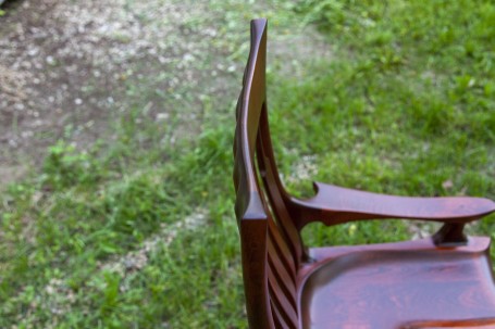 Стул в стиле Сэма Малуфа с подлокотниками