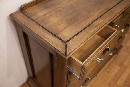 Классический комод с ящиками