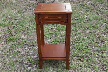 Прикроватная тумбочка с ящиком и полкой в стиле Greene &amp; Greene