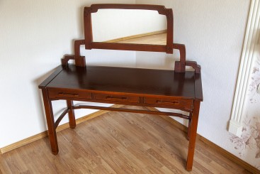 Косметический столик из массива бука в стиле Greene &amp; Greene