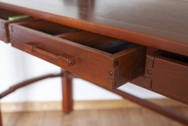 Косметический столик из массива бука в стиле Greene &amp; Greene