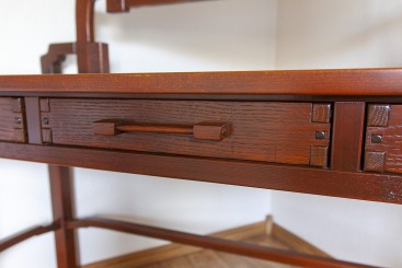 Косметический столик из массива бука в стиле Greene &amp; Greene