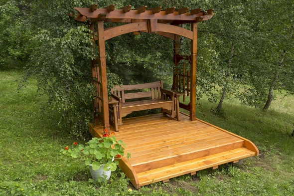 Дачная скамейка из дерева