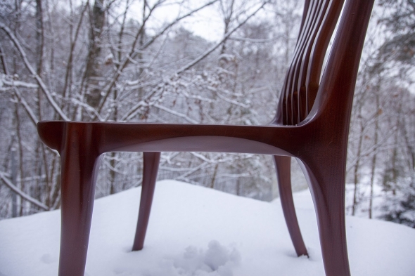 Обратная сторона эргономичного сиденья Сэм Малуф