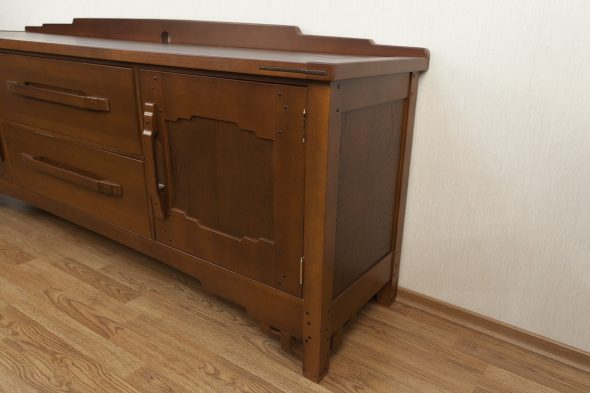 Дизайн боковой поверхности комода в стиле Greene & Greene