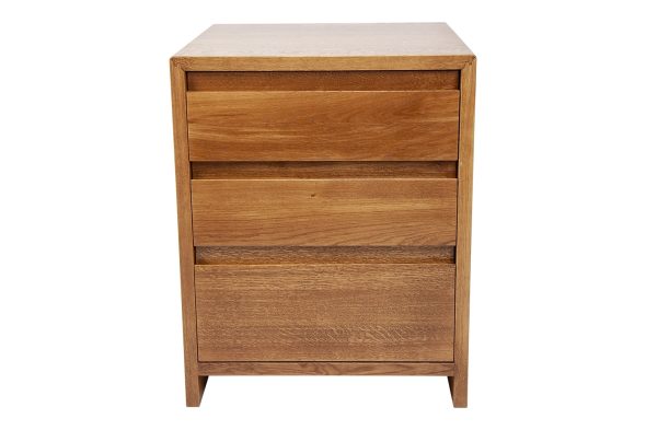 Фасады тумбочки из массива ясеня в минималистичном стиле