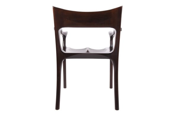 Вид сзади на стул Сэма Малуфа с низкой спинкой